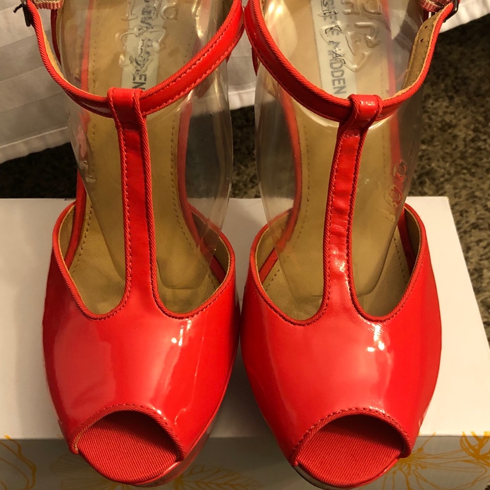 Steve Madden Coral T-Strap Pumps